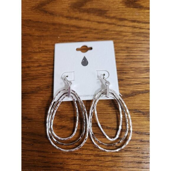 Linked Suspended Metal loop drop earrings - Picture 1 of 6